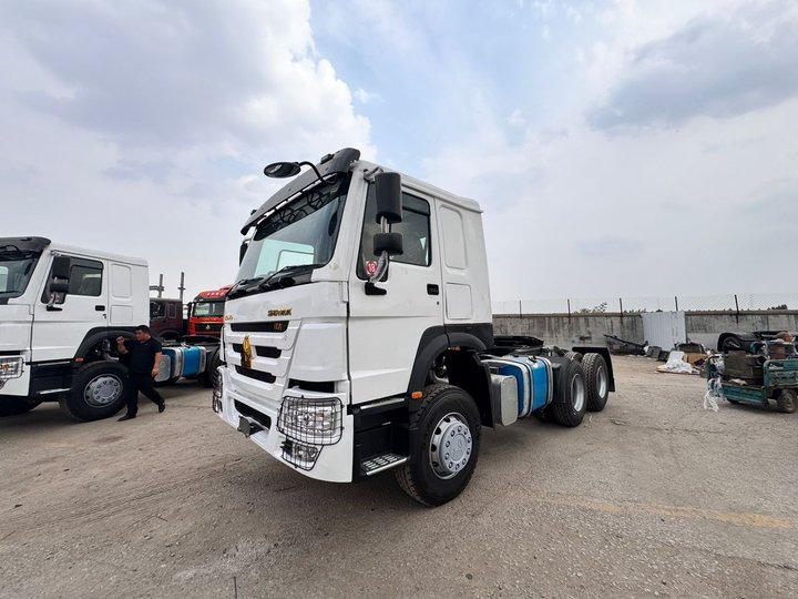 6x4 tractor head front view